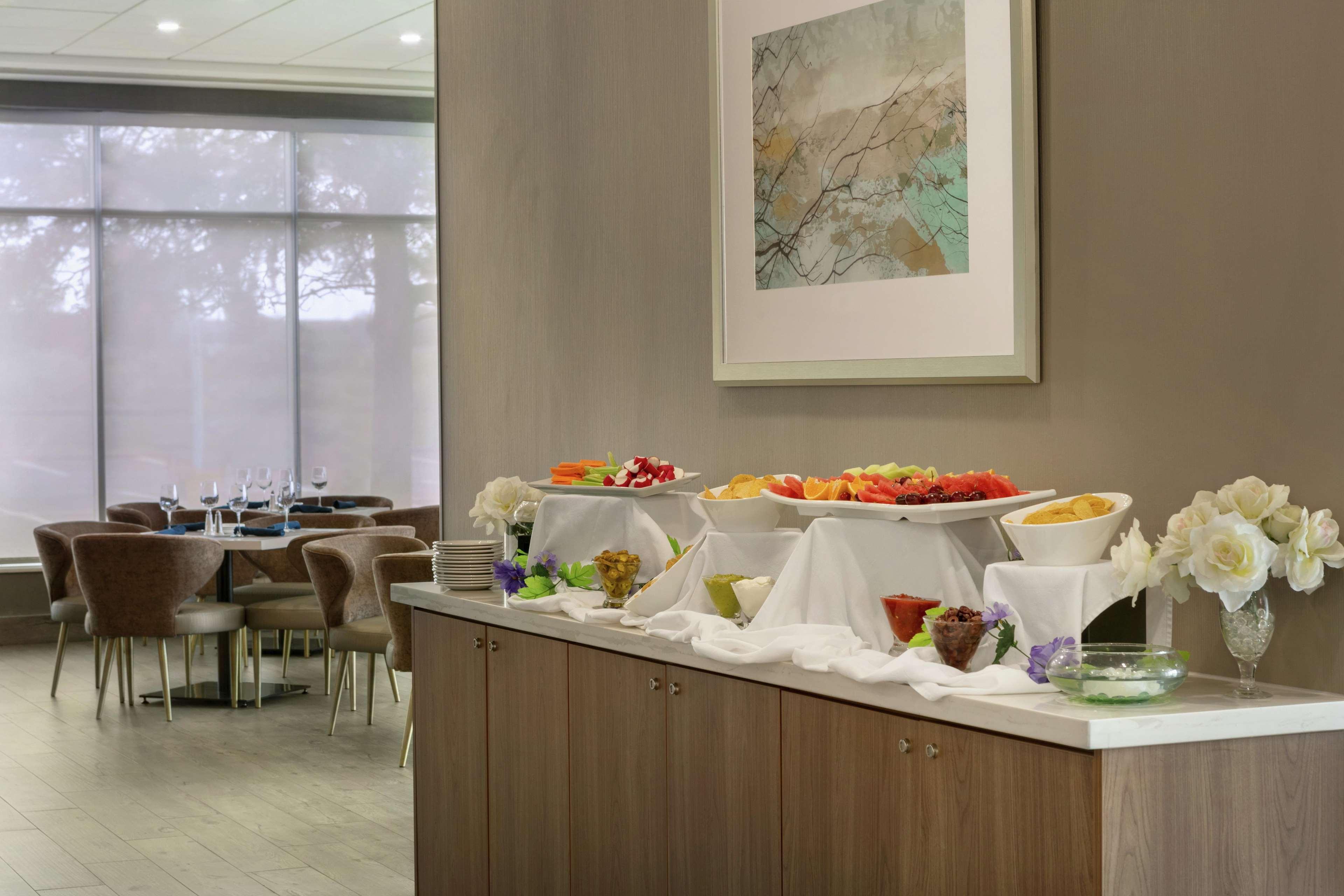 Embassy Suites By Hilton Montreal Airport Pointe-Claire Eksteriør billede