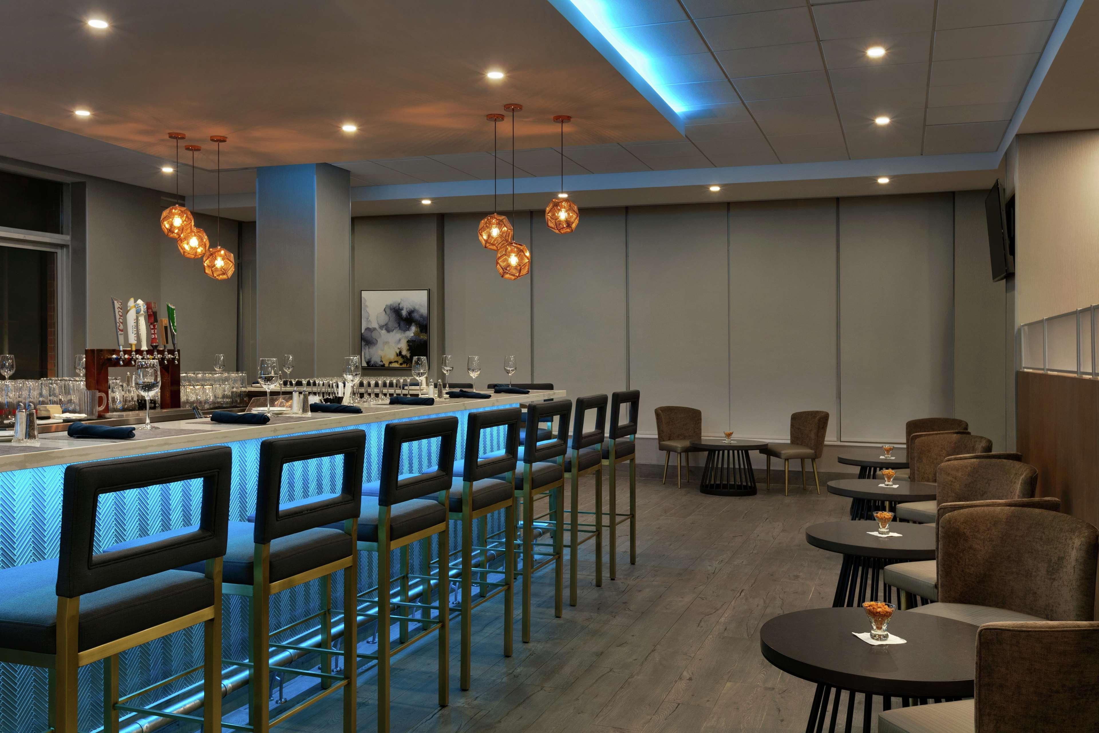 Embassy Suites By Hilton Montreal Airport Pointe-Claire Eksteriør billede