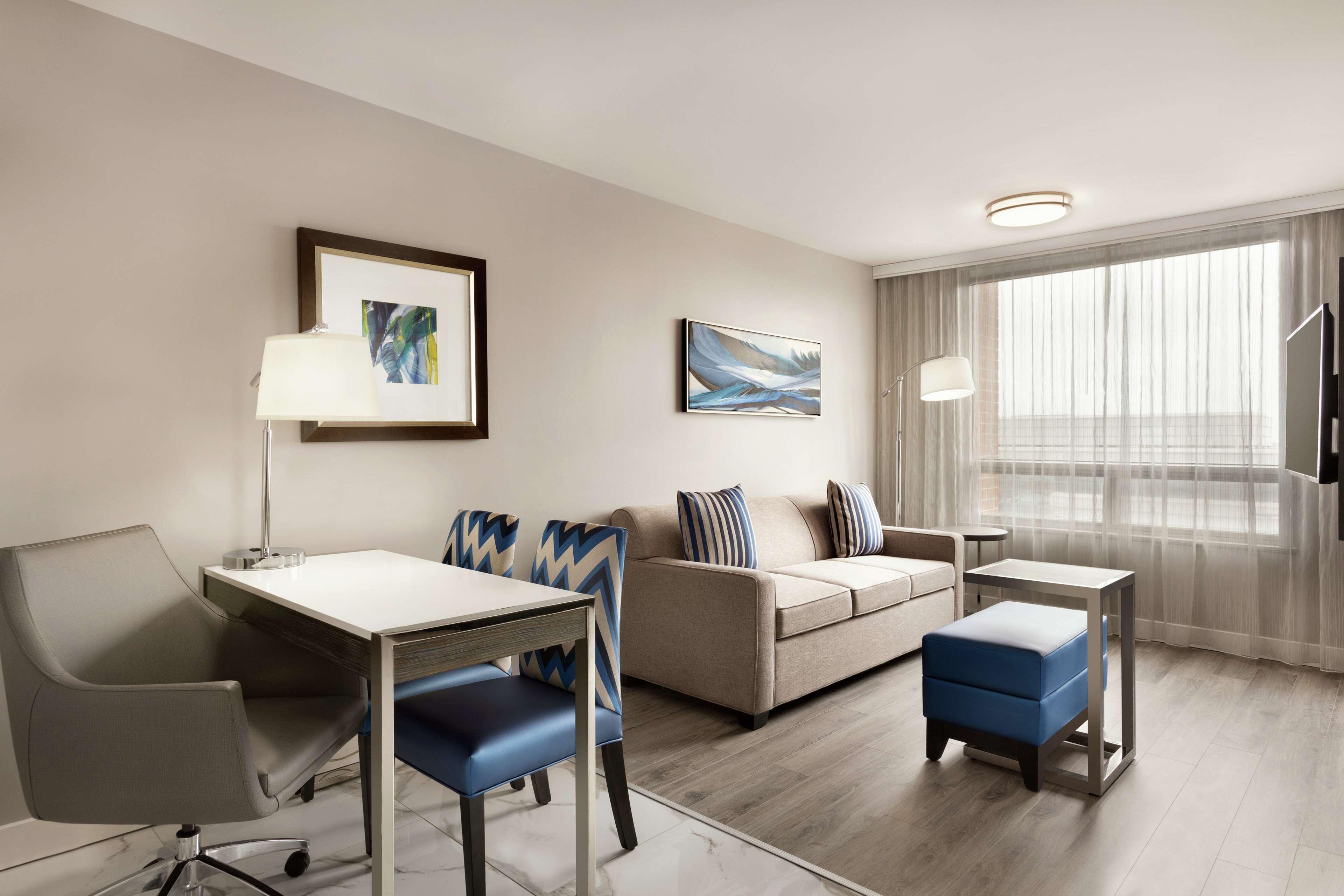 Embassy Suites By Hilton Montreal Airport Pointe-Claire Eksteriør billede