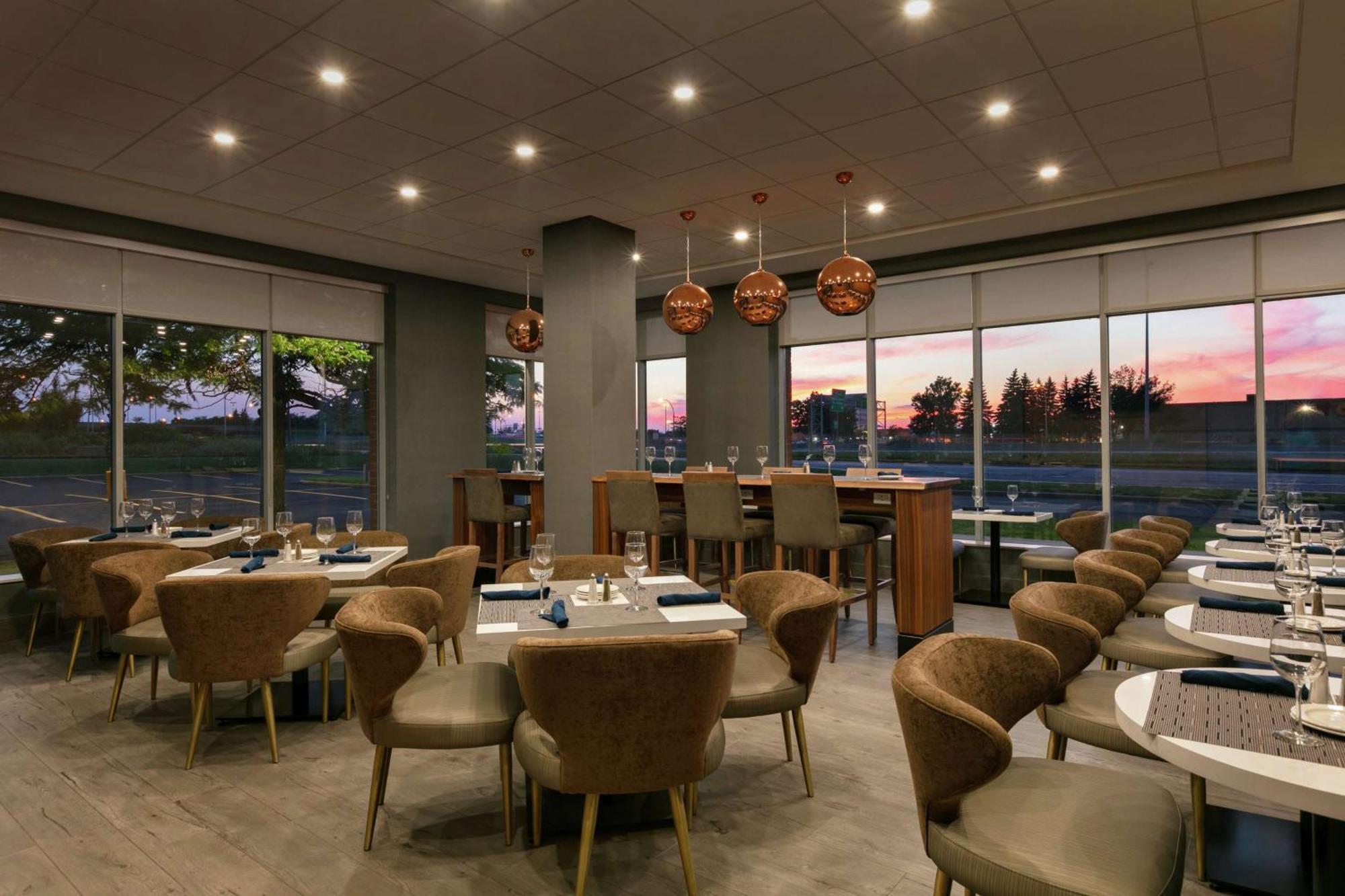 Embassy Suites By Hilton Montreal Airport Pointe-Claire Eksteriør billede