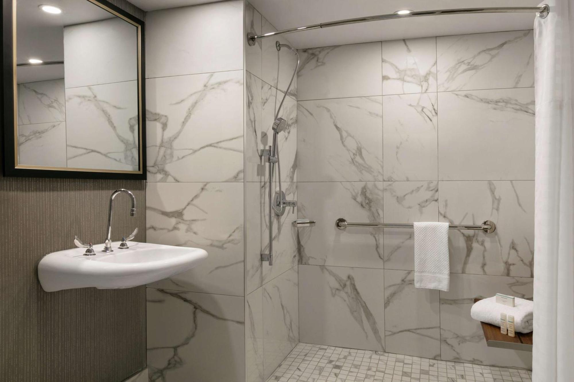 Embassy Suites By Hilton Montreal Airport Pointe-Claire Eksteriør billede