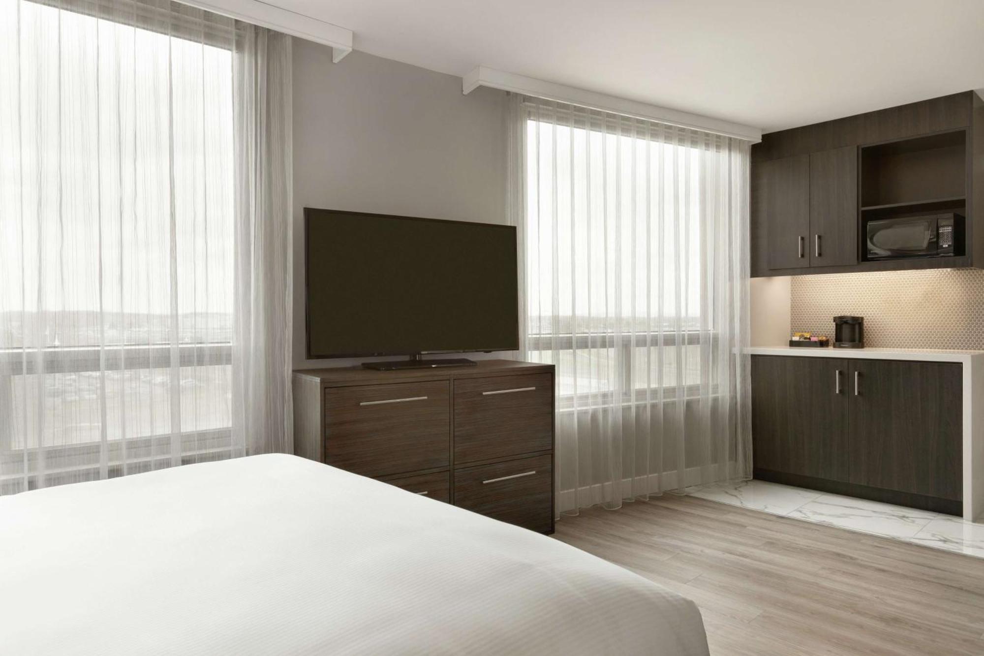 Embassy Suites By Hilton Montreal Airport Pointe-Claire Eksteriør billede