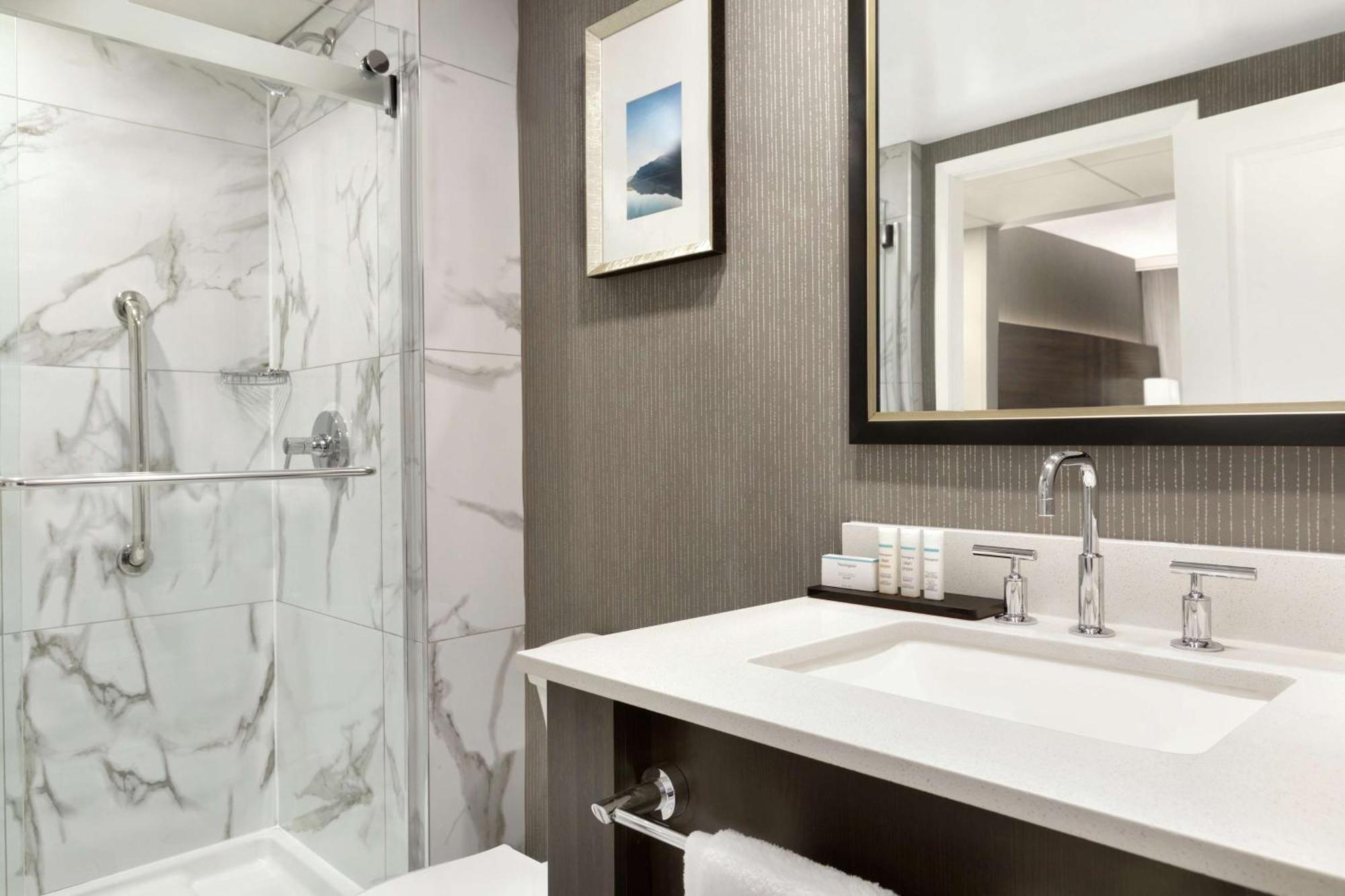 Embassy Suites By Hilton Montreal Airport Pointe-Claire Eksteriør billede