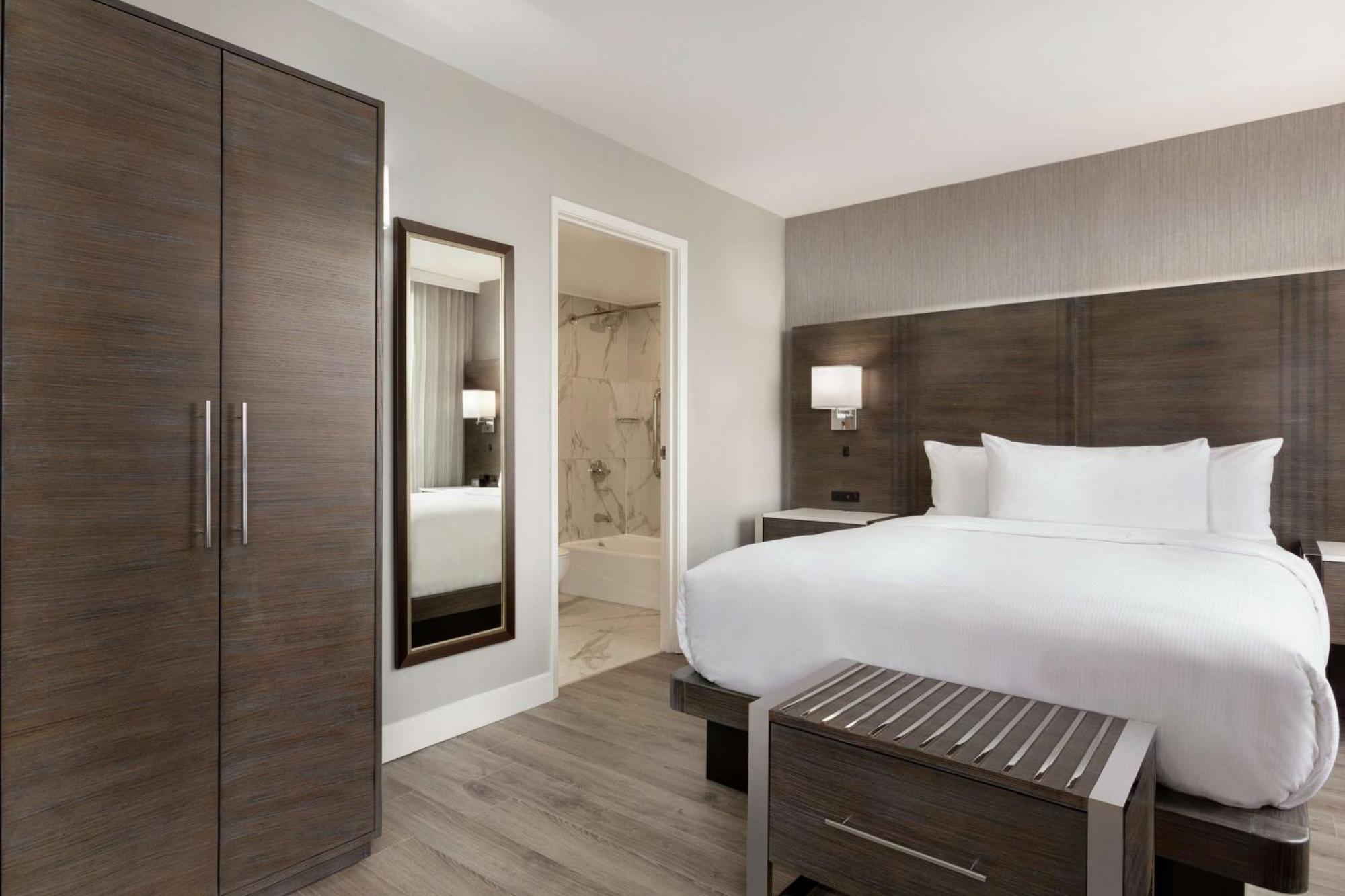 Embassy Suites By Hilton Montreal Airport Pointe-Claire Eksteriør billede
