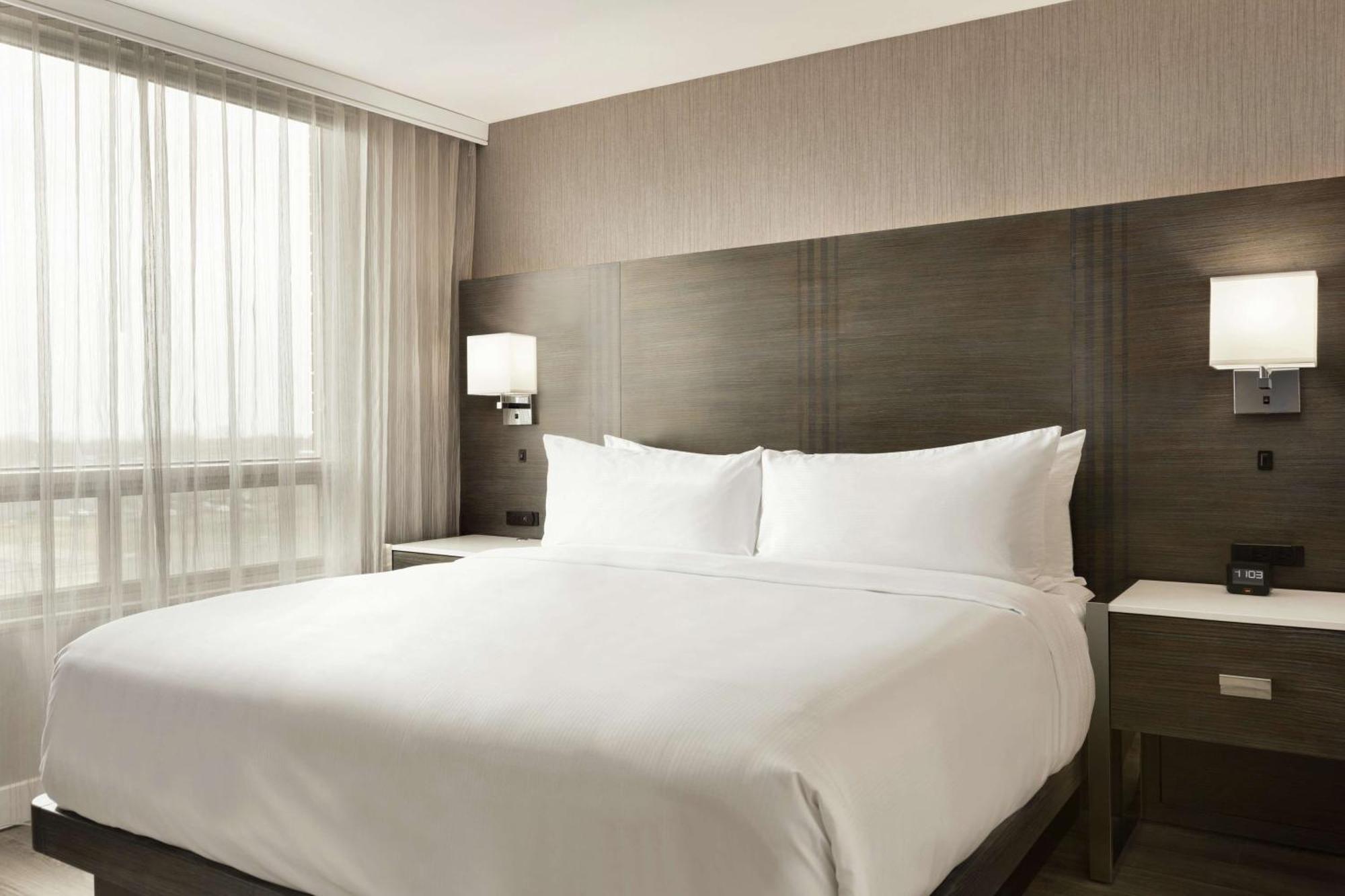 Embassy Suites By Hilton Montreal Airport Pointe-Claire Eksteriør billede