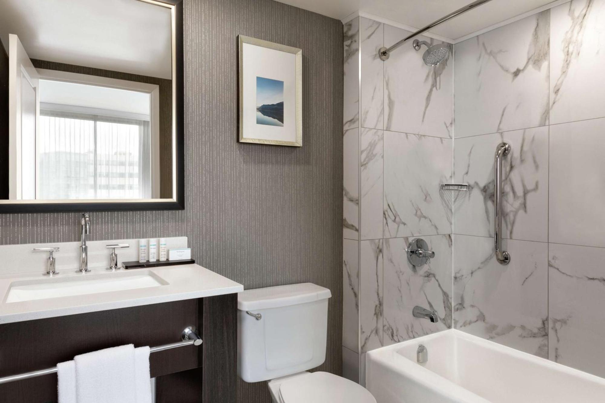 Embassy Suites By Hilton Montreal Airport Pointe-Claire Eksteriør billede