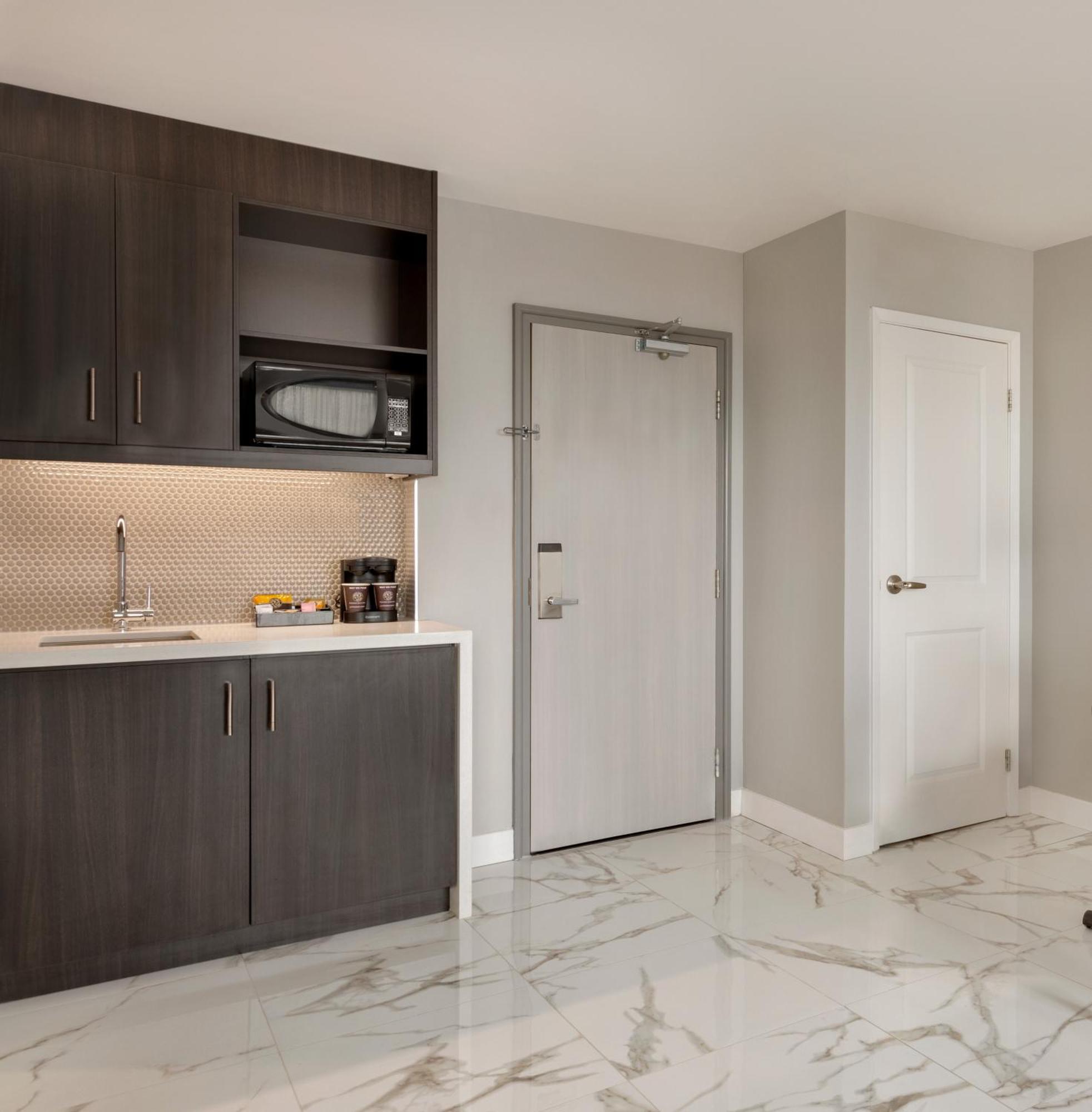 Embassy Suites By Hilton Montreal Airport Pointe-Claire Eksteriør billede