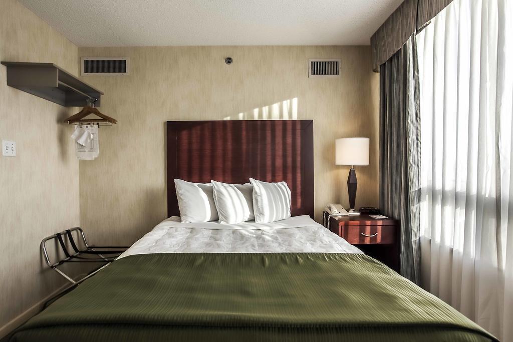 Embassy Suites By Hilton Montreal Airport Pointe-Claire Eksteriør billede