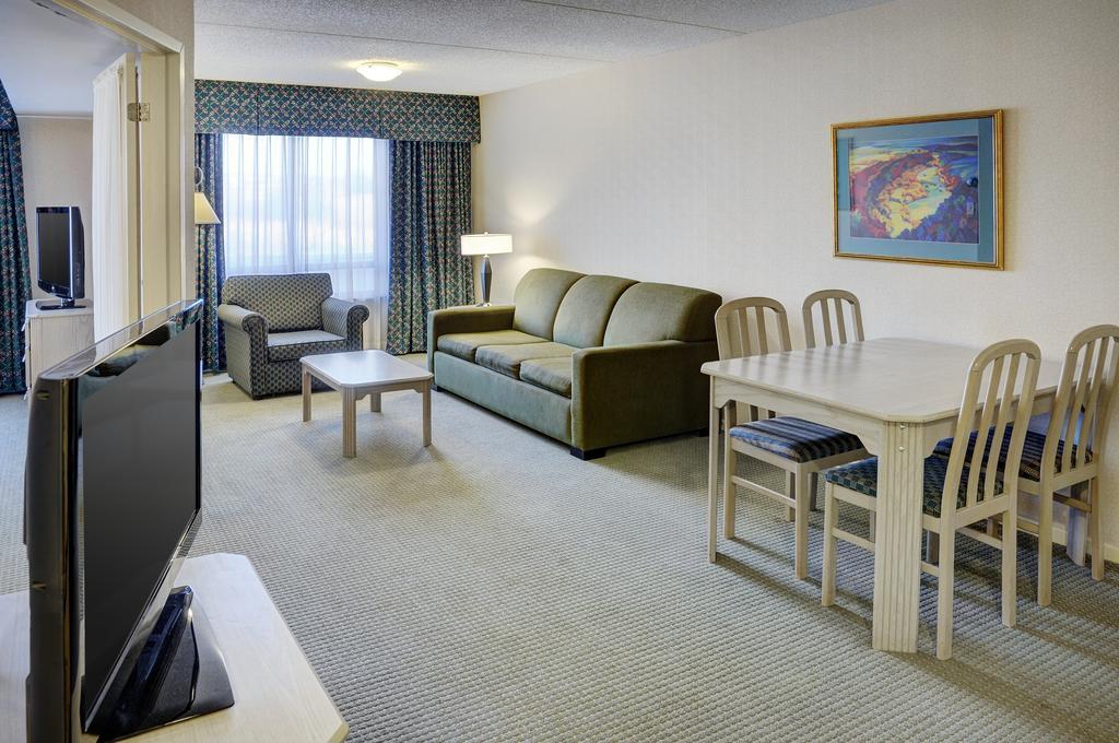 Embassy Suites By Hilton Montreal Airport Pointe-Claire Værelse billede