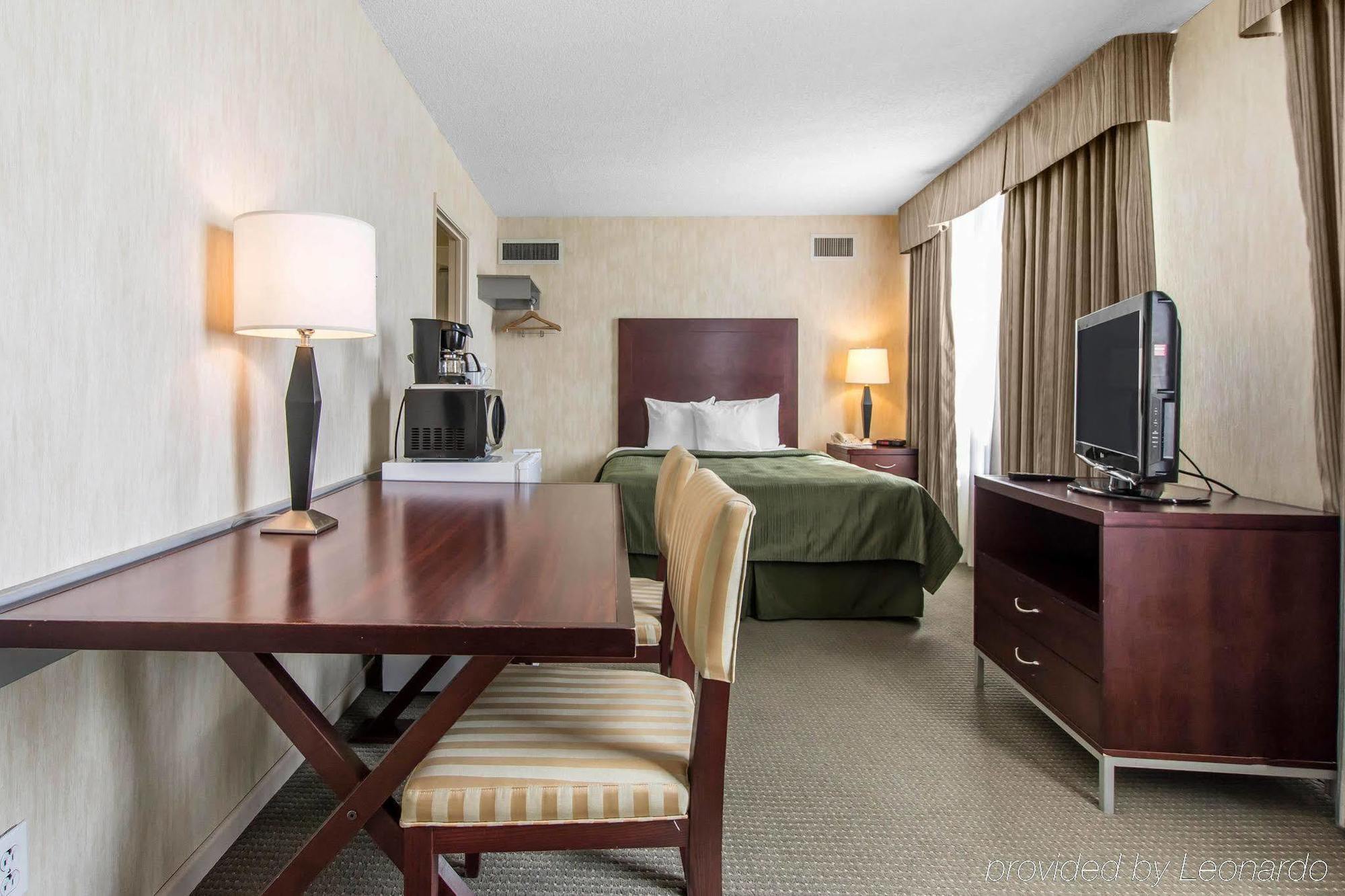 Embassy Suites By Hilton Montreal Airport Pointe-Claire Eksteriør billede