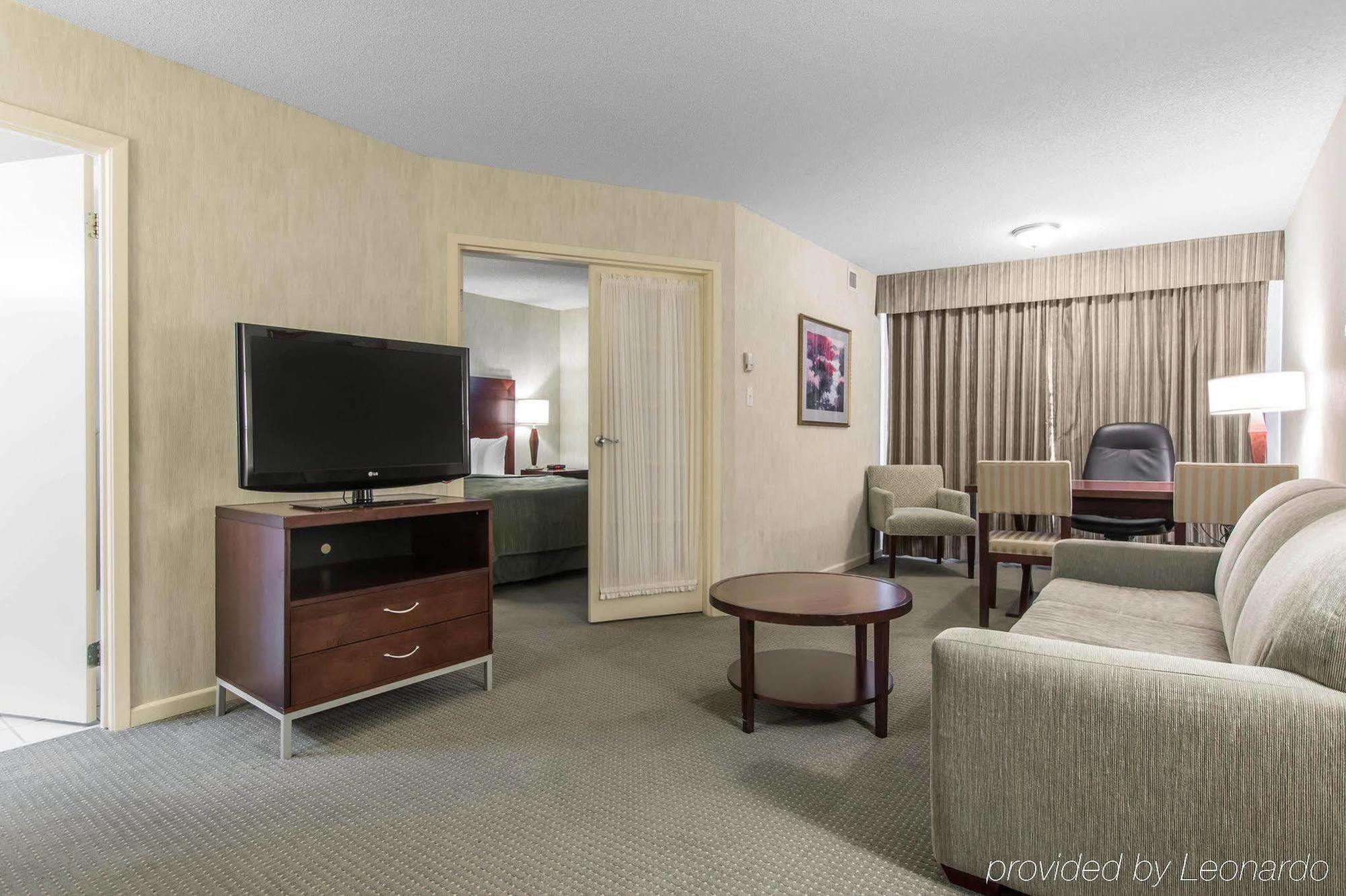 Embassy Suites By Hilton Montreal Airport Pointe-Claire Eksteriør billede