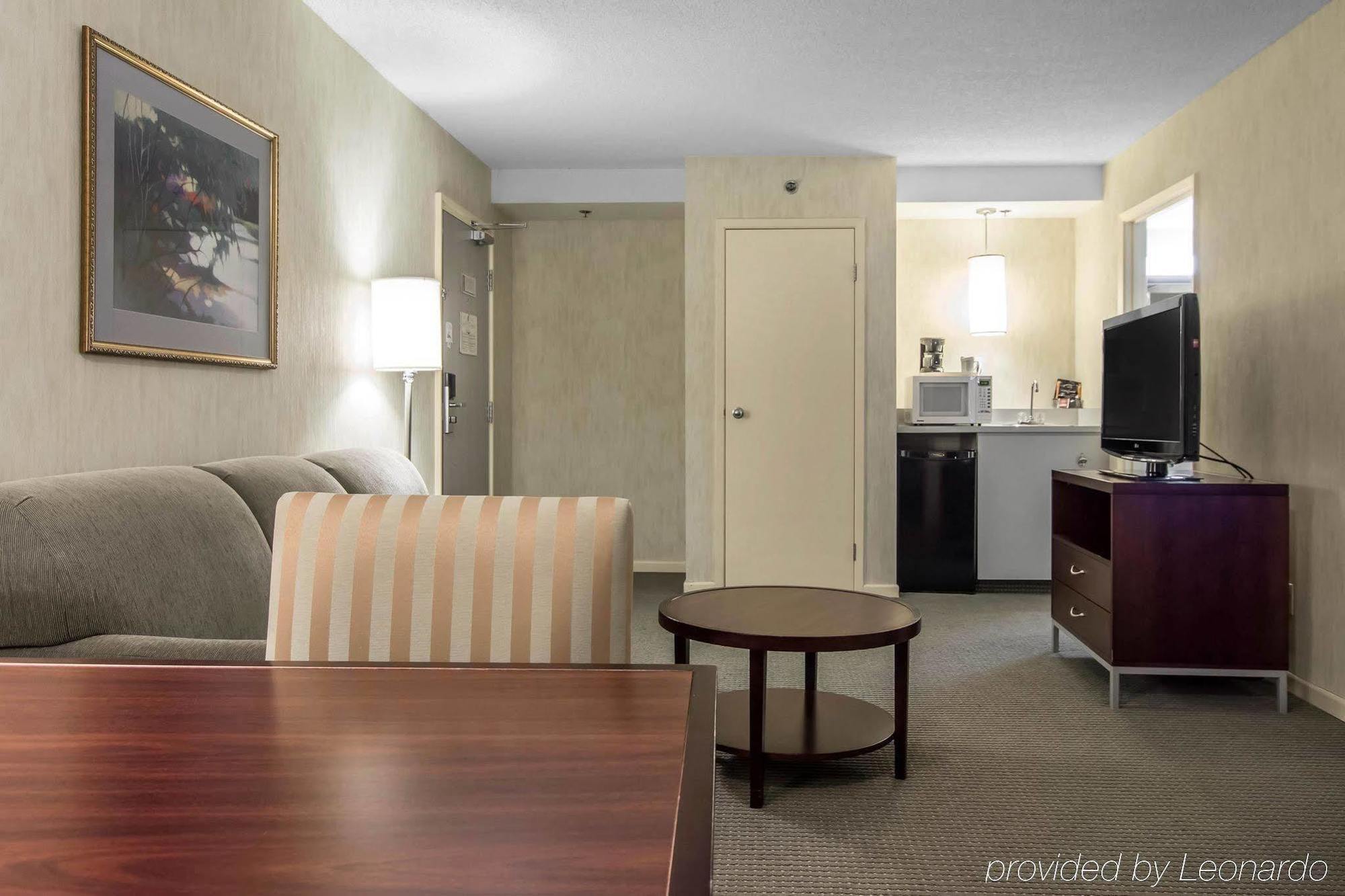 Embassy Suites By Hilton Montreal Airport Pointe-Claire Eksteriør billede
