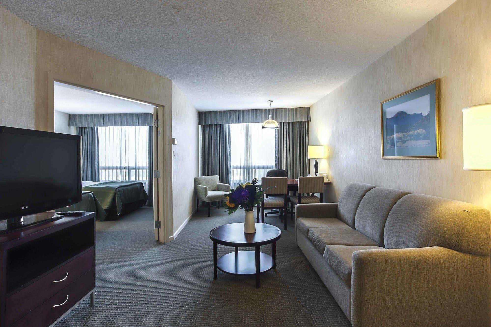 Embassy Suites By Hilton Montreal Airport Pointe-Claire Eksteriør billede
