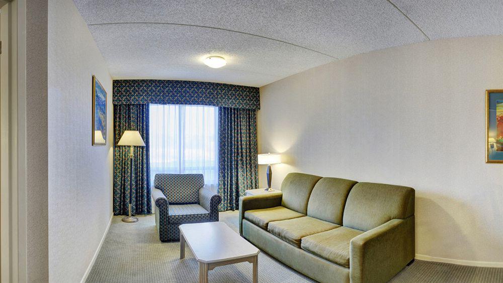 Embassy Suites By Hilton Montreal Airport Pointe-Claire Eksteriør billede