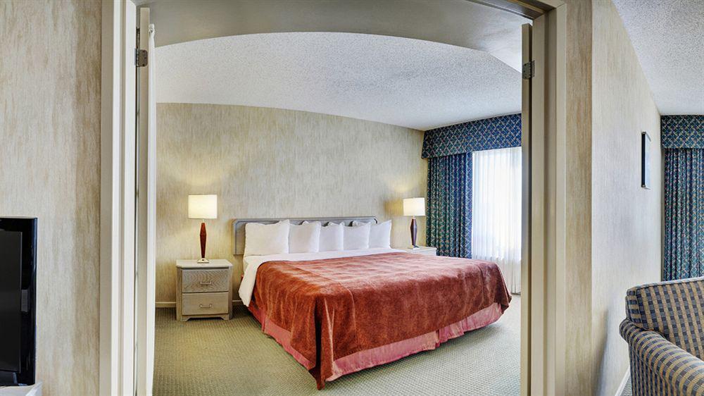 Embassy Suites By Hilton Montreal Airport Pointe-Claire Eksteriør billede